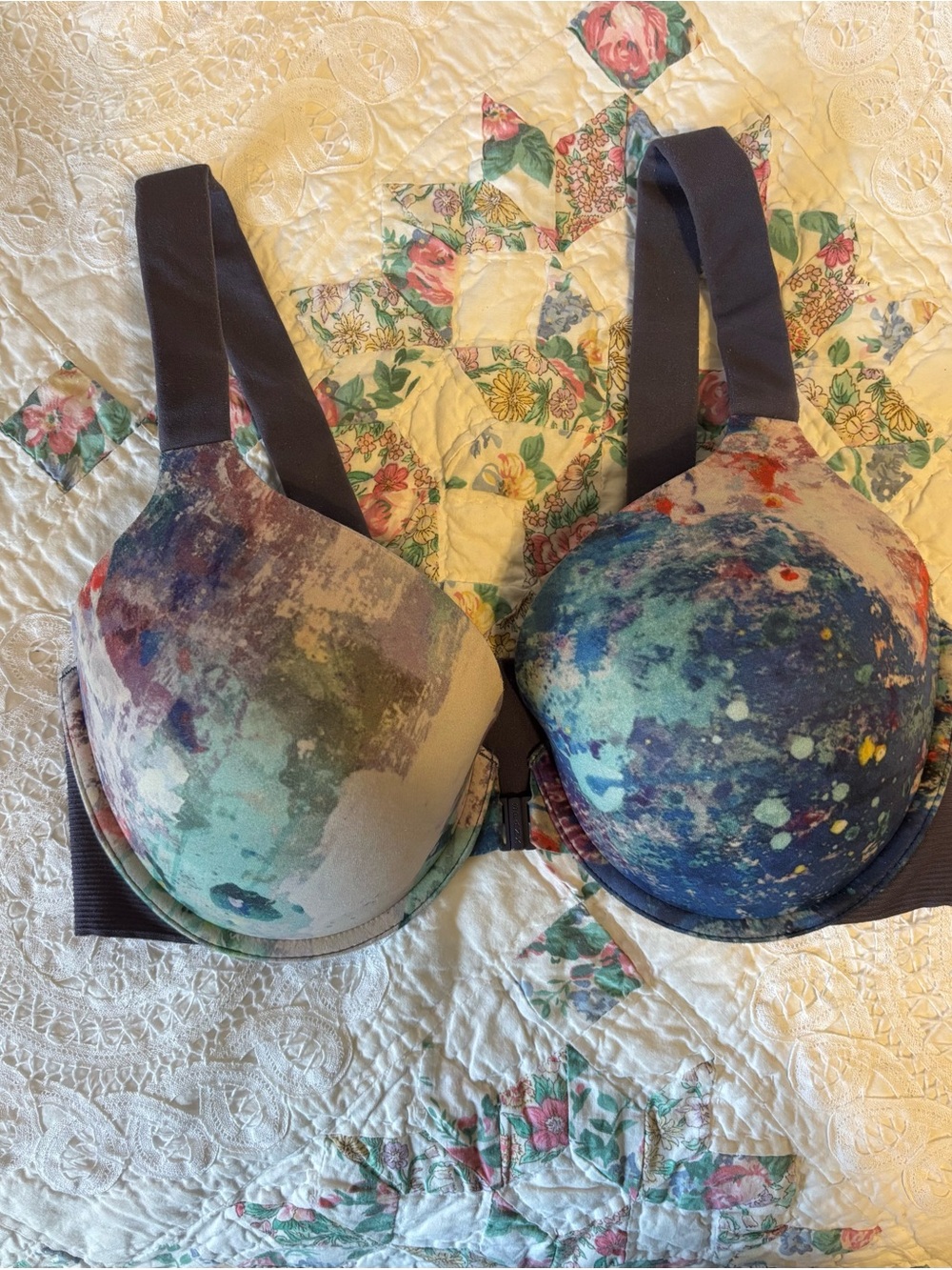 SPANX abstract/water color design Bra with front closure